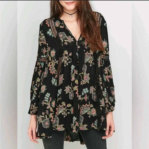 Free People Just the Two of Us Boho Crochet Lace Black and Pink Floral Tunic S - Picture 2 of 14